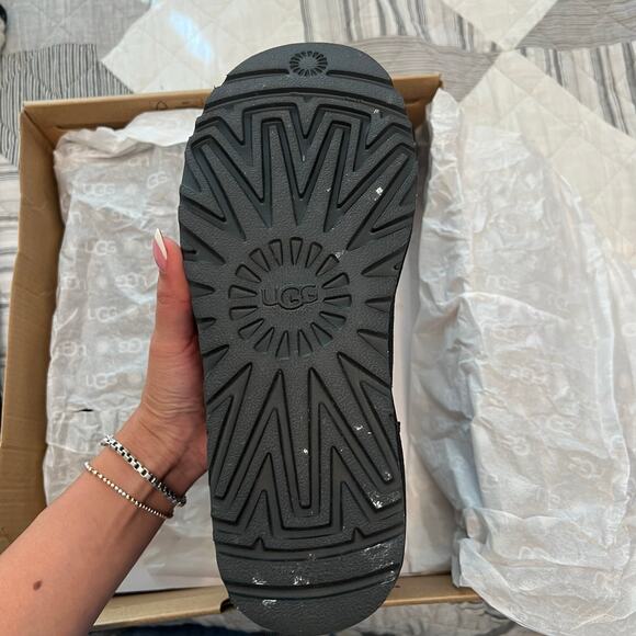 UGG Classic Short Black Boots Size 7 - Picture 4 of 5